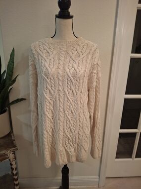 Silk Horchow Cream Cable-Knit Crewneck Sweater